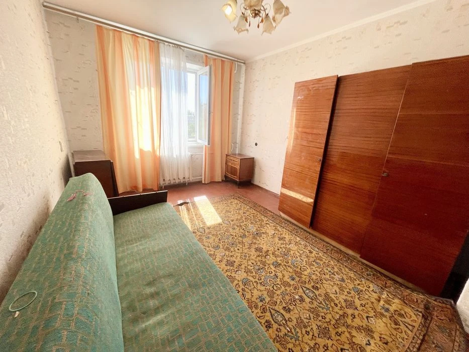 Продам трикімнатну квартиру на Електронній!