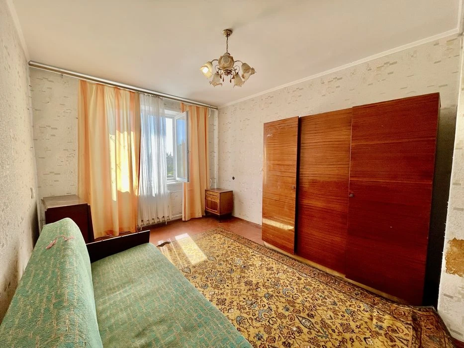 Продам трикімнатну квартиру на Електронній!