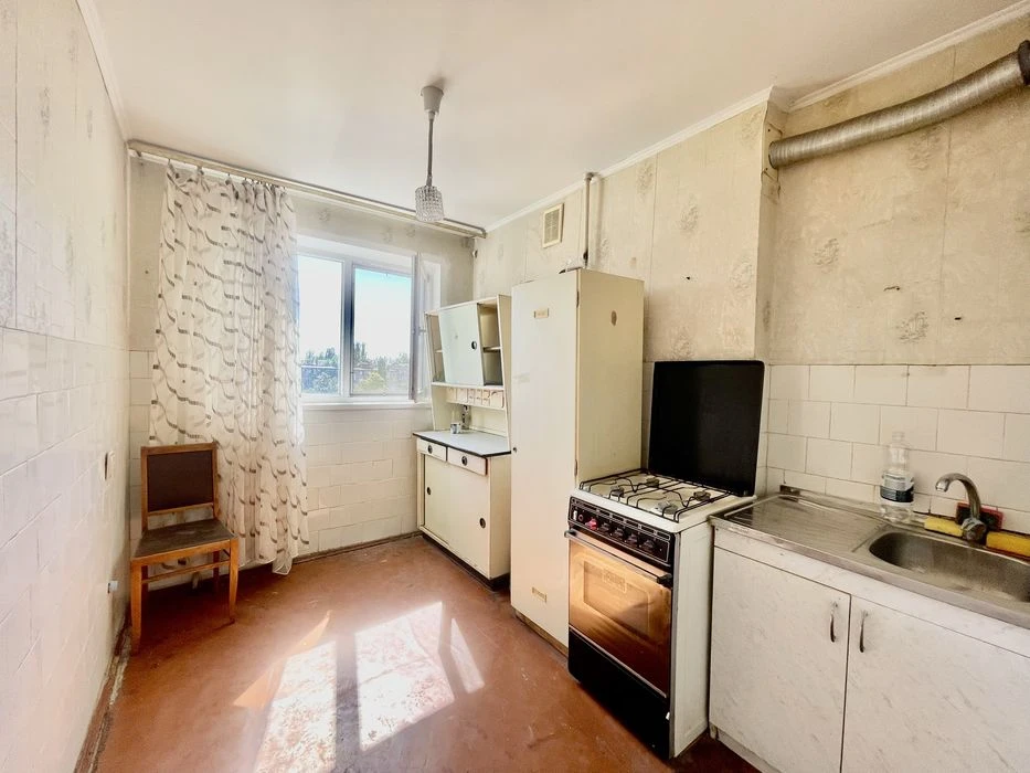 Продам трикімнатну квартиру на Електронній!