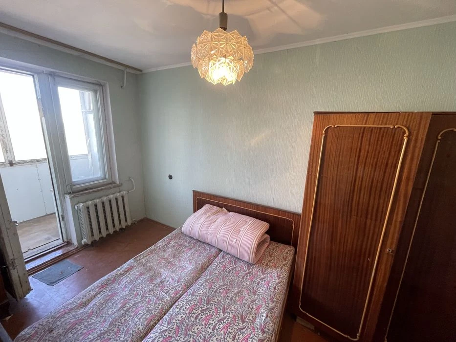 Продам трикімнатну квартиру на Електронній!
