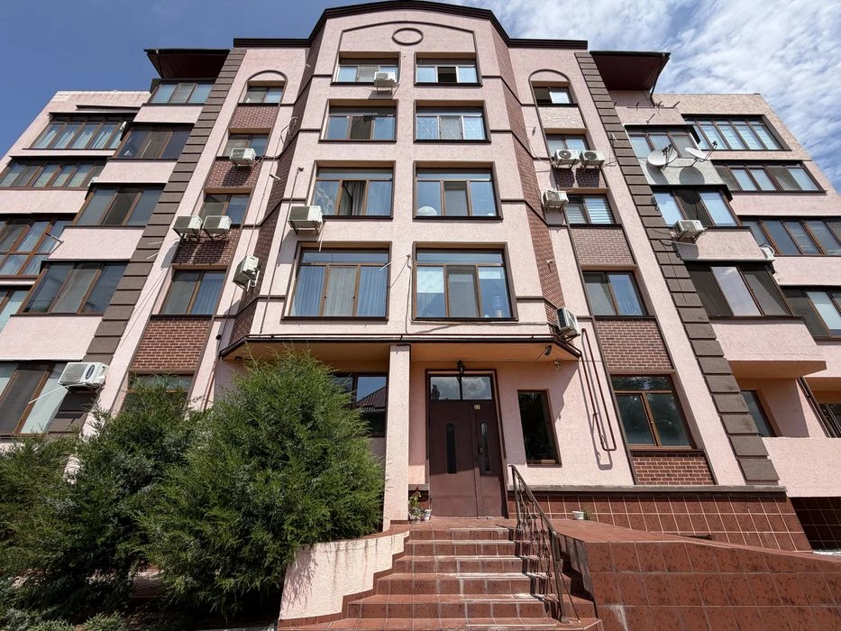 Продаж 2 кк у новобудові з терасою 30 кв метрів