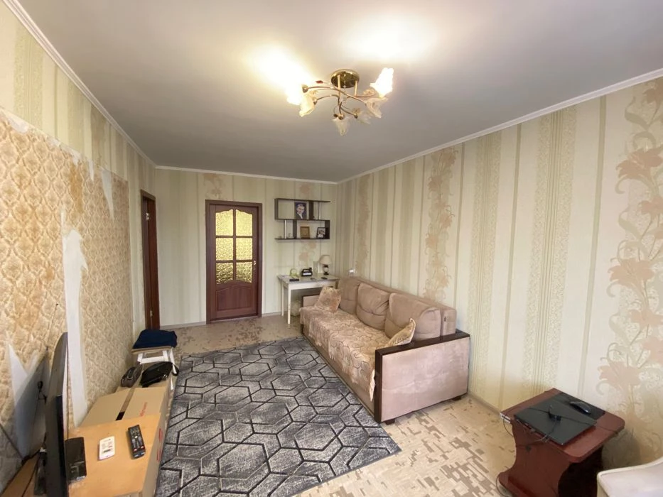 Продаж трикімнатної квартири в Лісках (л1)