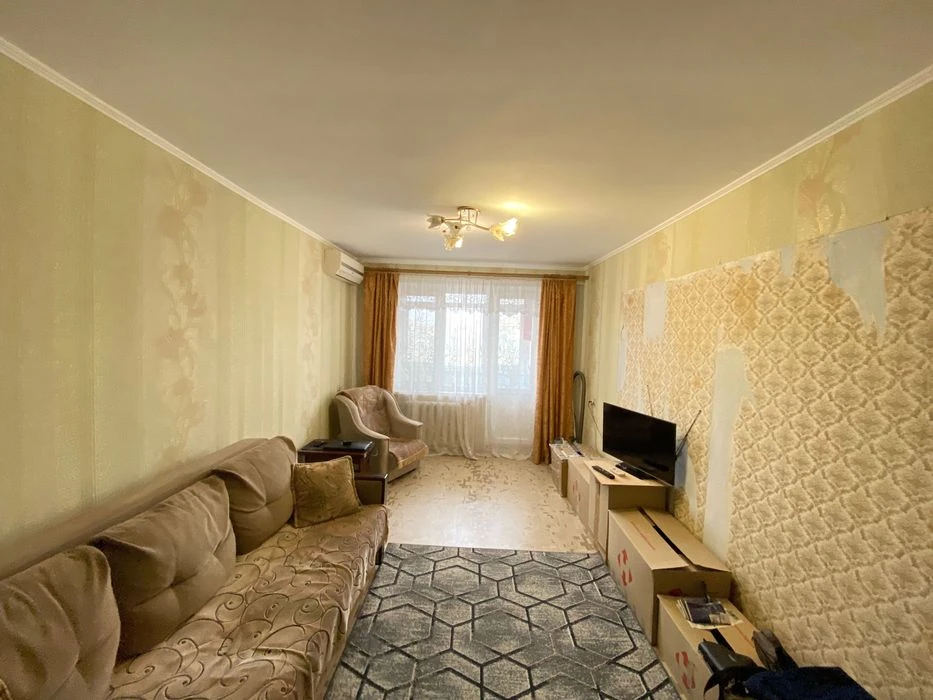 Продаж трикімнатної квартири в Лісках (л1)