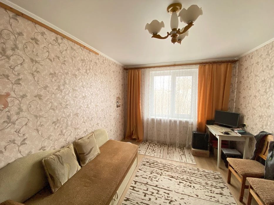 Продаж трикімнатної квартири в Лісках (л1)
