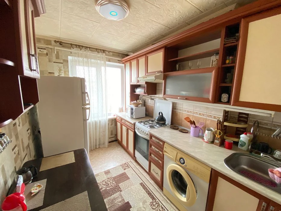 Продаж трикімнатної квартири в Лісках (л1)
