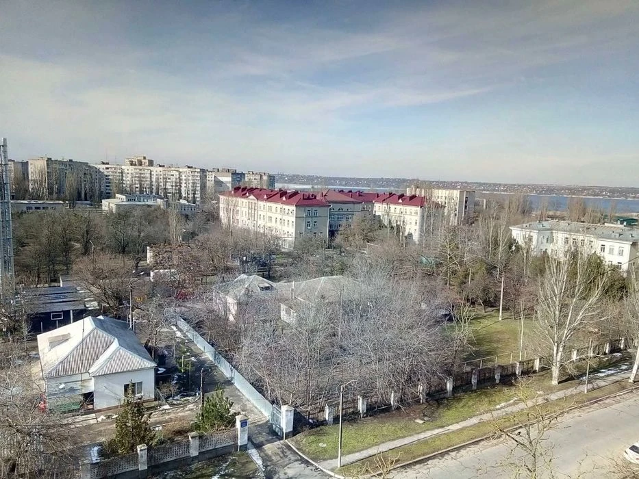 Продаж трикімнатної квартири в Лісках (л1)
