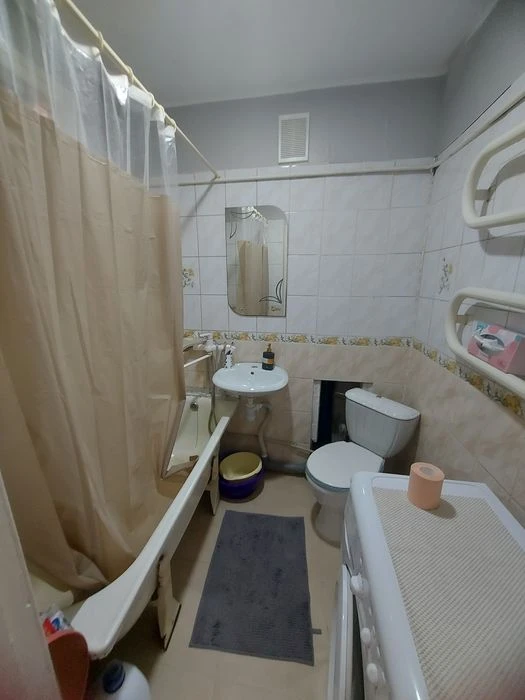Продаєтся 1к.к  Театральна
