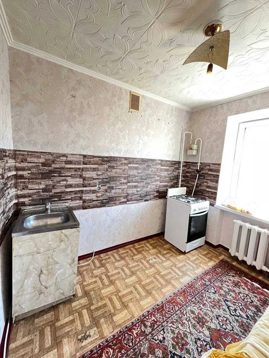 Продам чисту охайну  1 к/к, в районі «Велам»