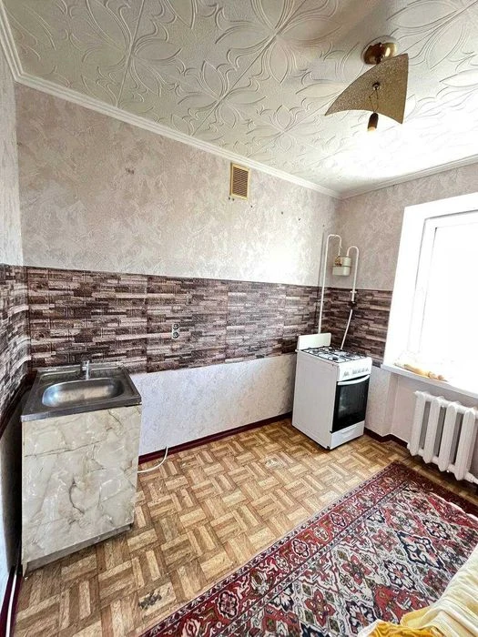 Продам чисту охайну  1 к/к, в районі «Велам»