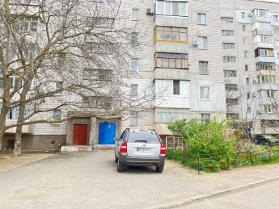 Продам чисту охайну  1 к/к, в районі «Велам»