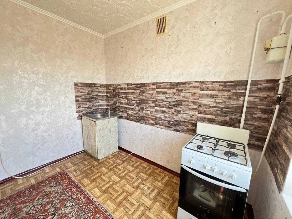 Продам чисту охайну  1 к/к, в районі «Велам»