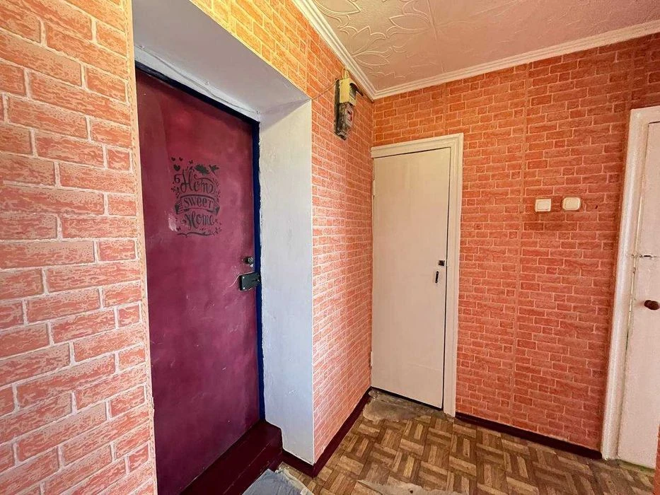 Продам чисту охайну  1 к/к, в районі «Велам»