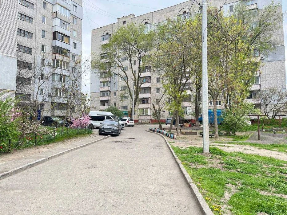 Продам чисту охайну  1 к/к, в районі «Велам»