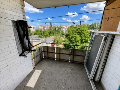 Продам 1 кімнатну квартиру під ремонт по вул. Електронній