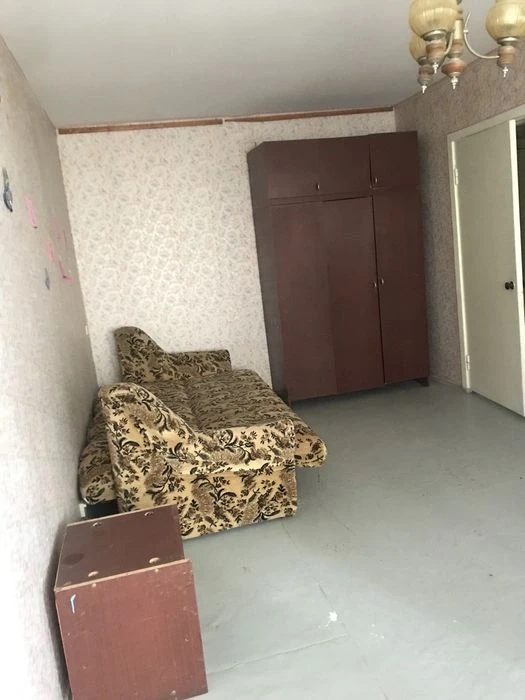 Продаётся 1 к/ к  пр. Корабелов. Без комиссии.