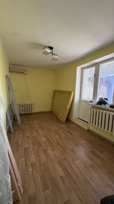 Квартира на ЮТЗ , будинок з новою кришею