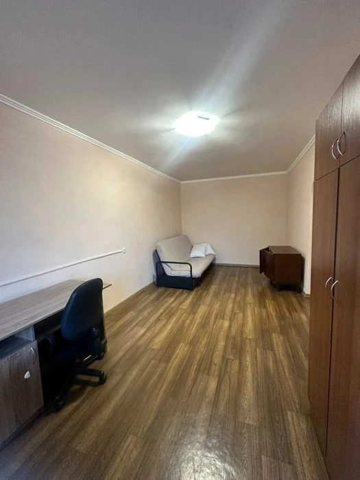 Продам двокімнатну квартиру в центрі міста, пр. Центральний