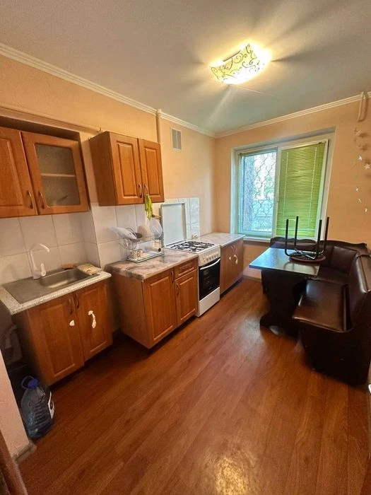 Продам двокімнатну квартиру в центрі міста, пр. Центральний