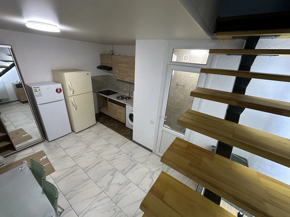 Продаж  гарноі 1-ки на землі 35м2 вул Кропивницького (Потьом