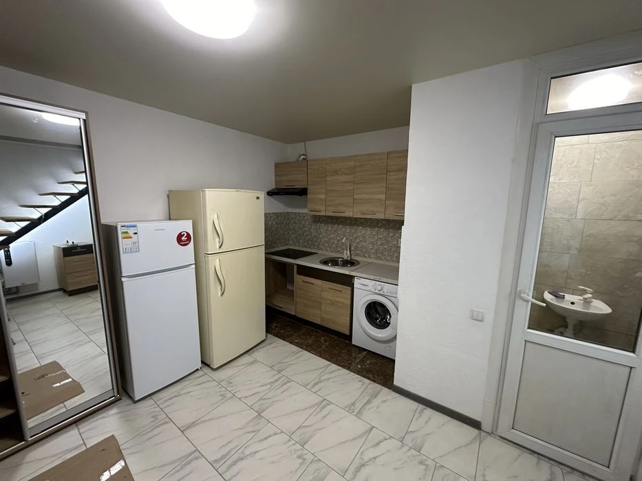 Продаж  гарноі 1-ки на землі 35м2 вул Кропивницького (Потьом