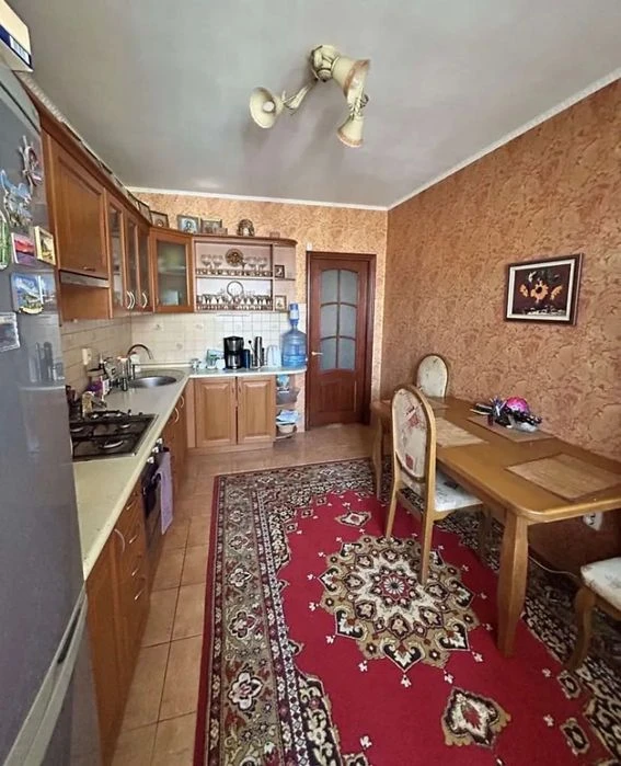 Продаж двокімнатної квартири з великою кухнею в мкр. Північн