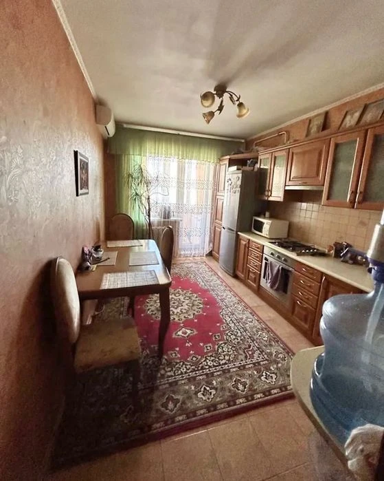 Продаж двокімнатної квартири з великою кухнею в мкр. Північн