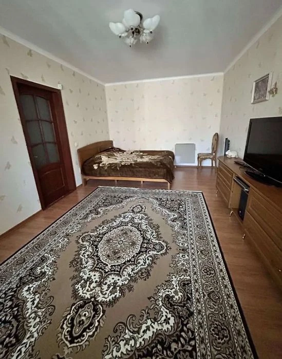 Продаж двокімнатної квартири з великою кухнею в мкр. Північн