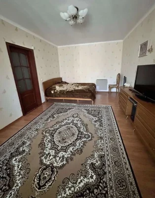 Продаж двокімнатної квартири з великою кухнею в мкр. Північн