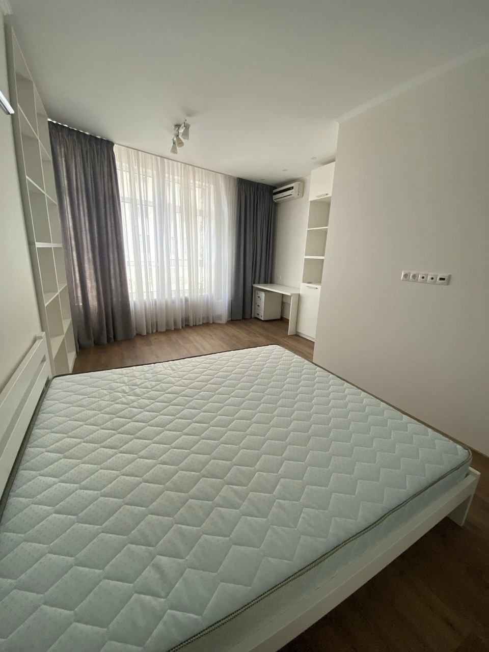 For sale: 3-room apartment, 140 m², Klovsky Spusk, 7A