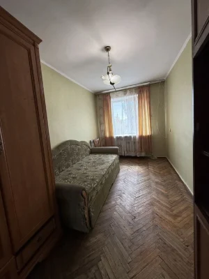 Продаю 2 к квартиру , ул.Космонавтов , 54