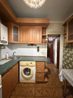 Продаю 2 кімнатну квартиру на Космонавтів.Сертифікат!