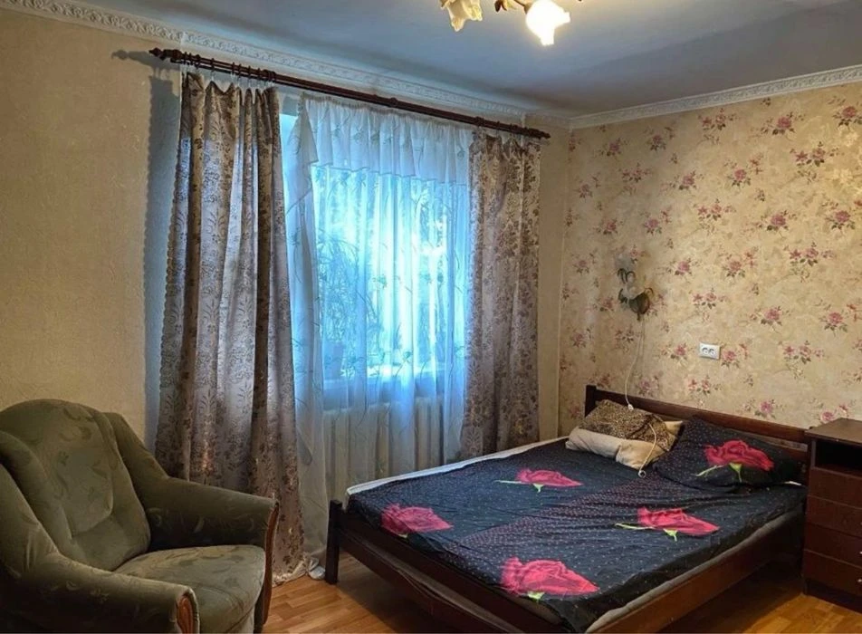 Продаю 2 кімнатну квартиру на Космонавтів.Сертифікат!
