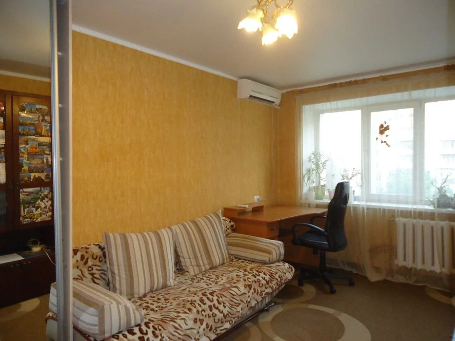 продаж 3 кімнатної квартири Бедзая 3 Слобідська  гарний стан