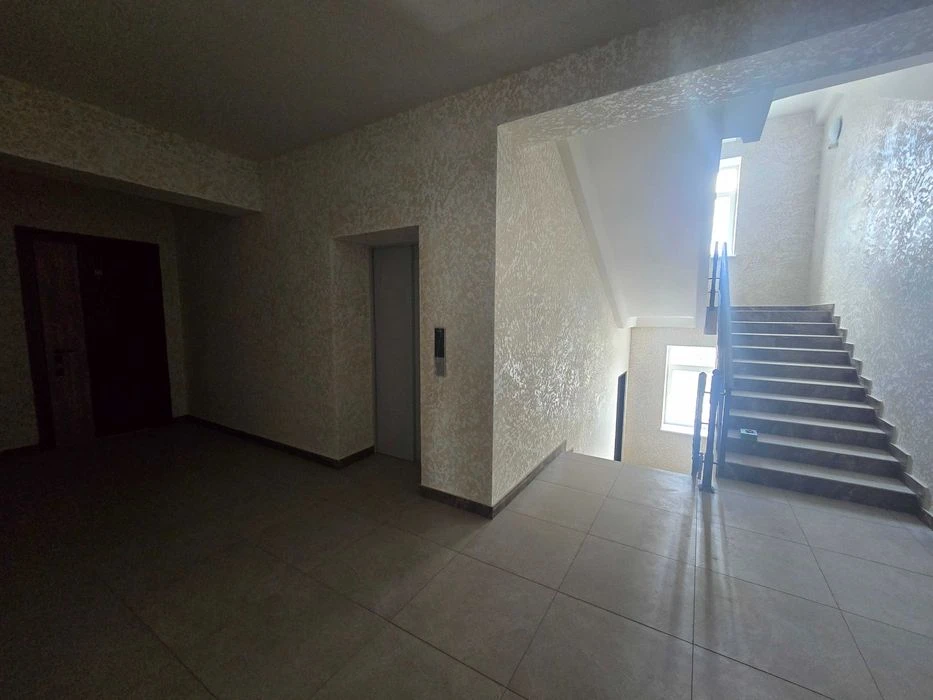 Продаж 1 кімнатна квартира 50 м2 новобуд вул. Садова Централ