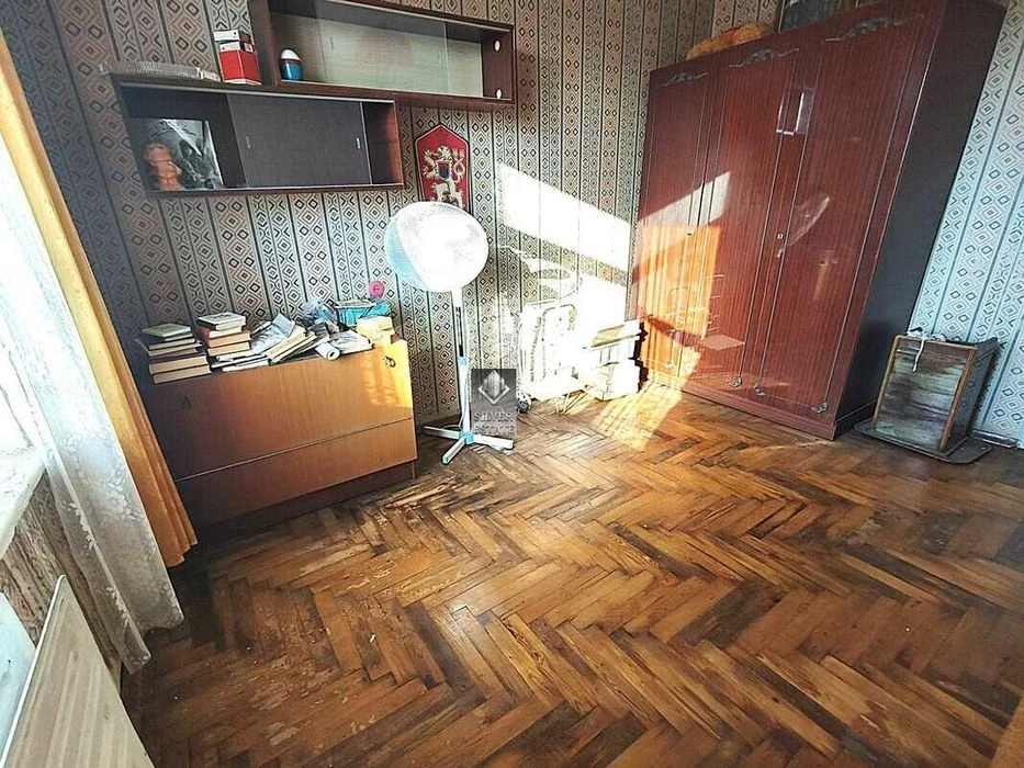 Продажа: 3-комнатная квартира раздельной планировки, ул. Сви
