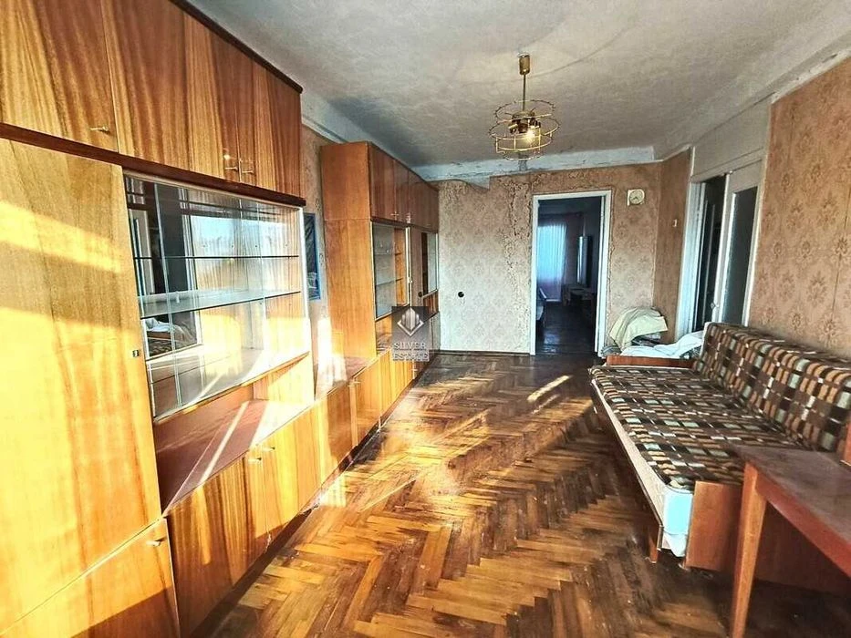 Продажа: 3-комнатная квартира раздельной планировки, ул. Сви