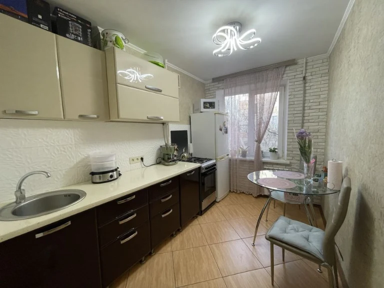 Продаж 3 квартири с кап. ремонтом площа Перемоги !