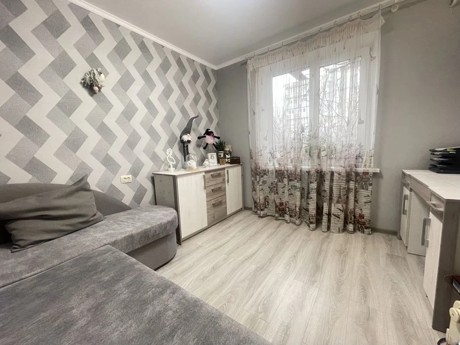 Продаж 3 квартири с кап. ремонтом площа Перемоги !