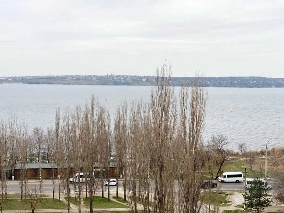 Продаю простору 1к.квартиру на Намиві з видом на річку.ц6