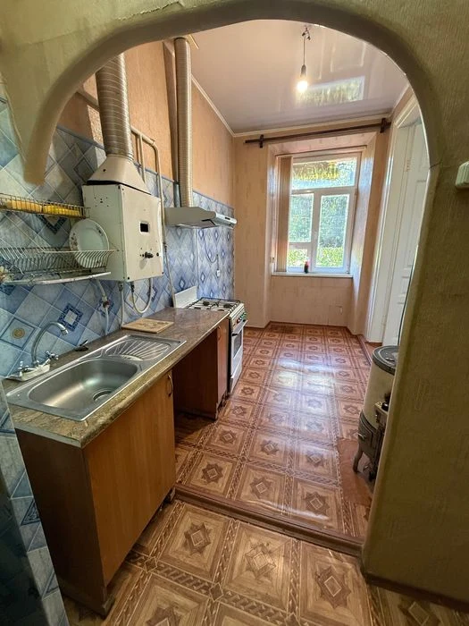 2 к/к  сталінка у центрі міста 16900 у.е терміново!!