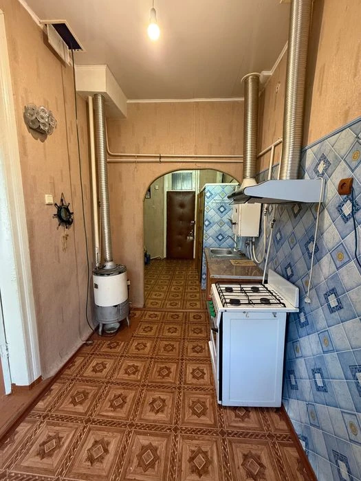2 к/к  сталінка у центрі міста 16900 у.е терміново!!