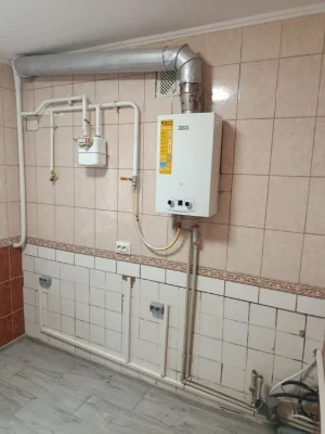Продаю 2 к/кв ул.Корабелов 1/5,44/28/6,капитальный ремонт 30