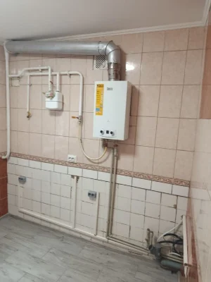 Продаю 2 к/кв ул.Корабелов 1/5,44/28/6,капитальный ремонт 30