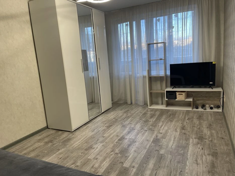 Продаж 1 кв. пл.Перемоги меблі  и техніка !
