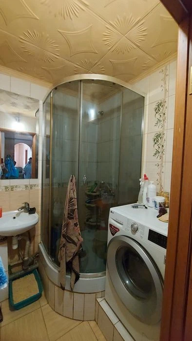 Продаєтся 3х.к Космонавтів  Баштанский ринок