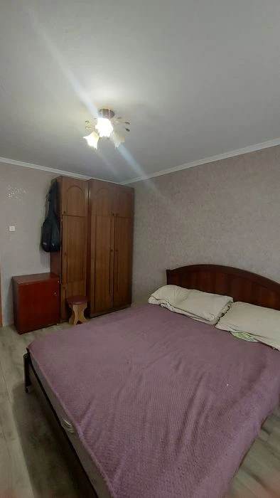 Продаєтся 3х.к Космонавтів  Баштанский ринок