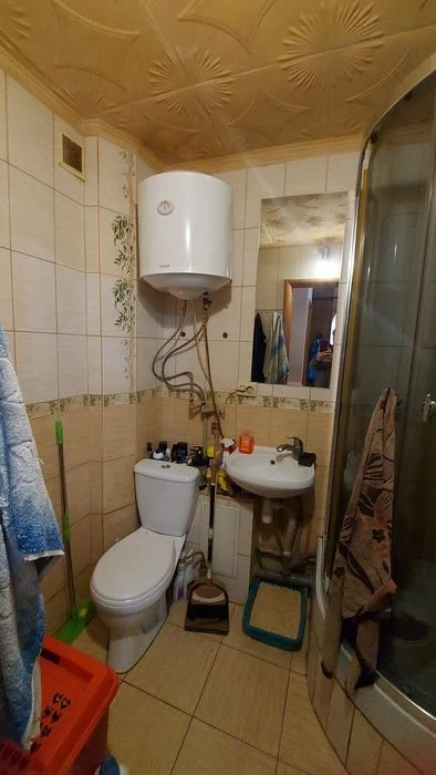 Продаєтся 3х.к Космонавтів  Баштанский ринок