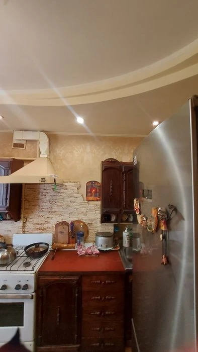 Продаєтся 3х.к Космонавтів  Баштанский ринок