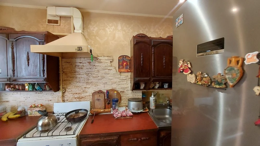 Продаєтся 3х.к Космонавтів  Баштанский ринок