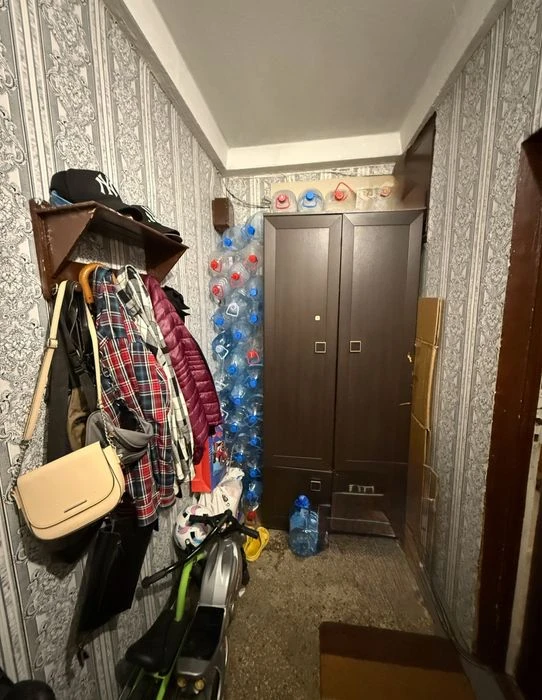 Продаю 3 к/к на Проспекті Центральному за Атлетіксом( Спортм